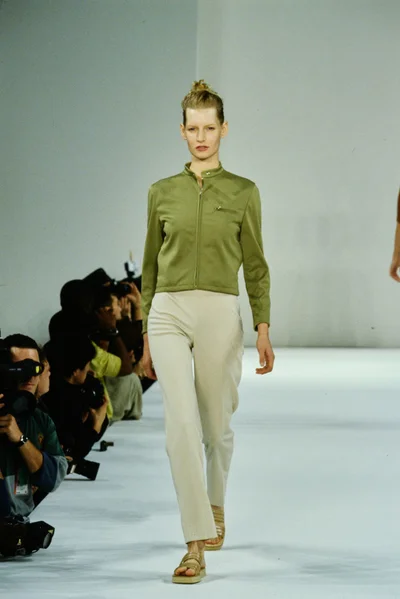 Look 16